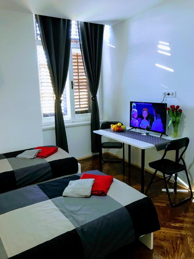Pula Center Green Park Apartments And Rooms Exterior photo
